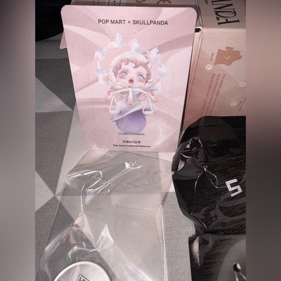 POP MART Skullpanda The Paradox- Asymmetrical Balance - Picture 3 of 4